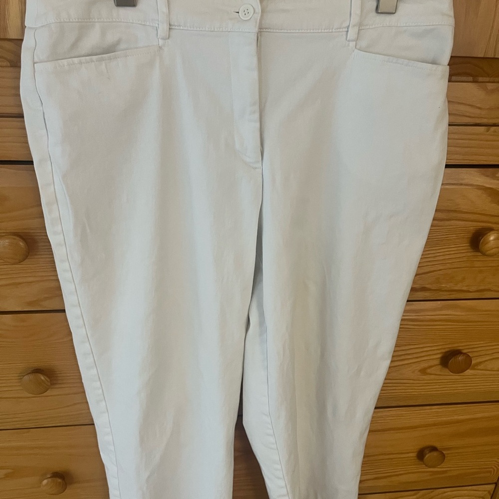 Solutions 12 Women's White Capri Pants